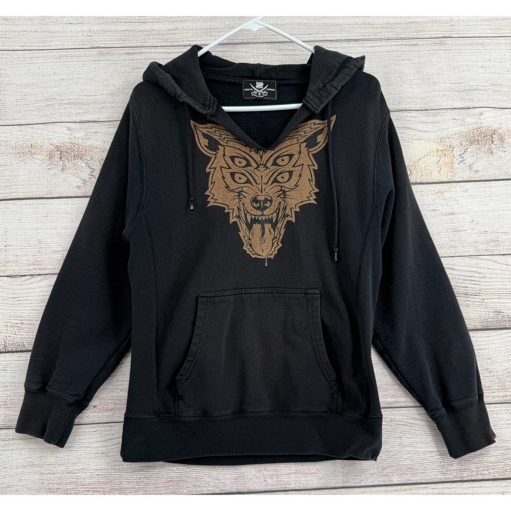 Undefeated Hoodie Mens Small Black Alpha Wolf Graphic Streetwear Sweatshirt